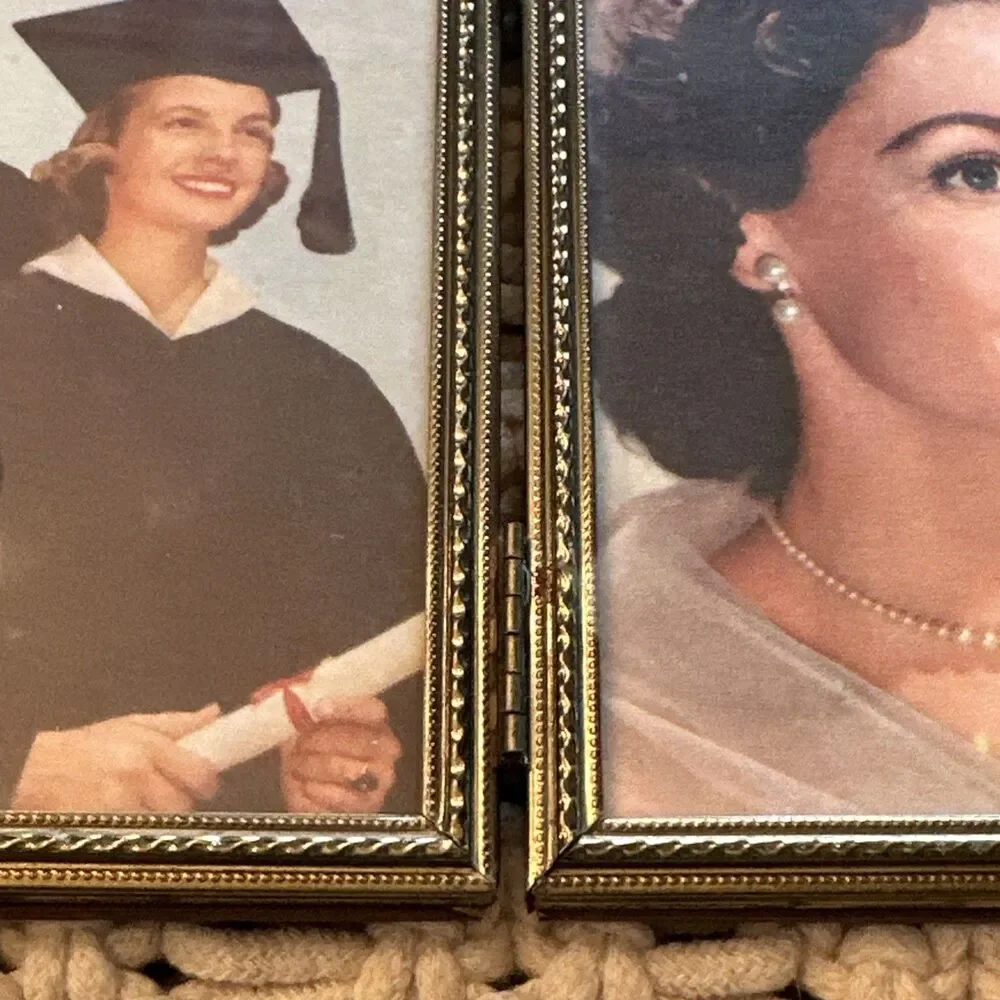Vintage Gold Metal 3 1/2x5” Photo Frame Bifold Gold Embellished trim on‎ front